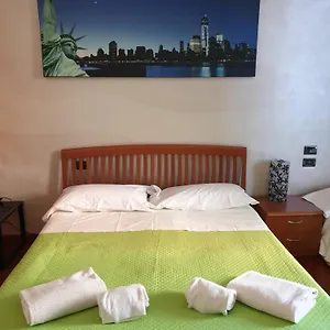 caravaggio-apartments.italymilanhotels.net/